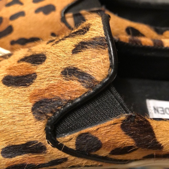 Steve Madden Cow Fur colorized leopard slip on👞… - Picture 4 of 10